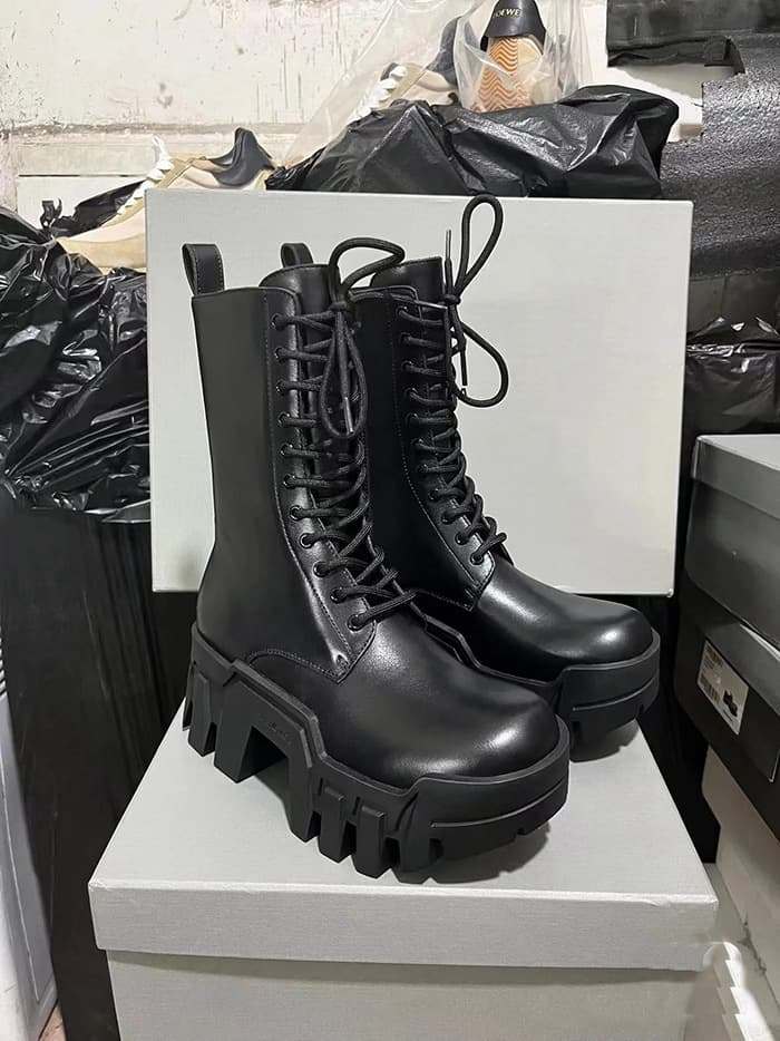 バイクブーツ ゴツ厚ソールレースアップミドルブーツ